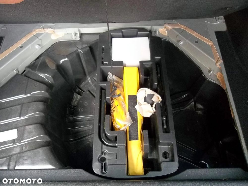 Renault Scenic 1.6 16V 110 LIMITED - 22