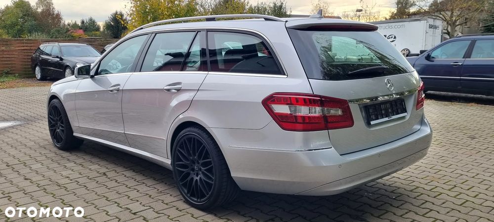 Mercedes-Benz Klasa E 220 T CDI DPF BlueEFFICIENCY Automatik Elegance - 2