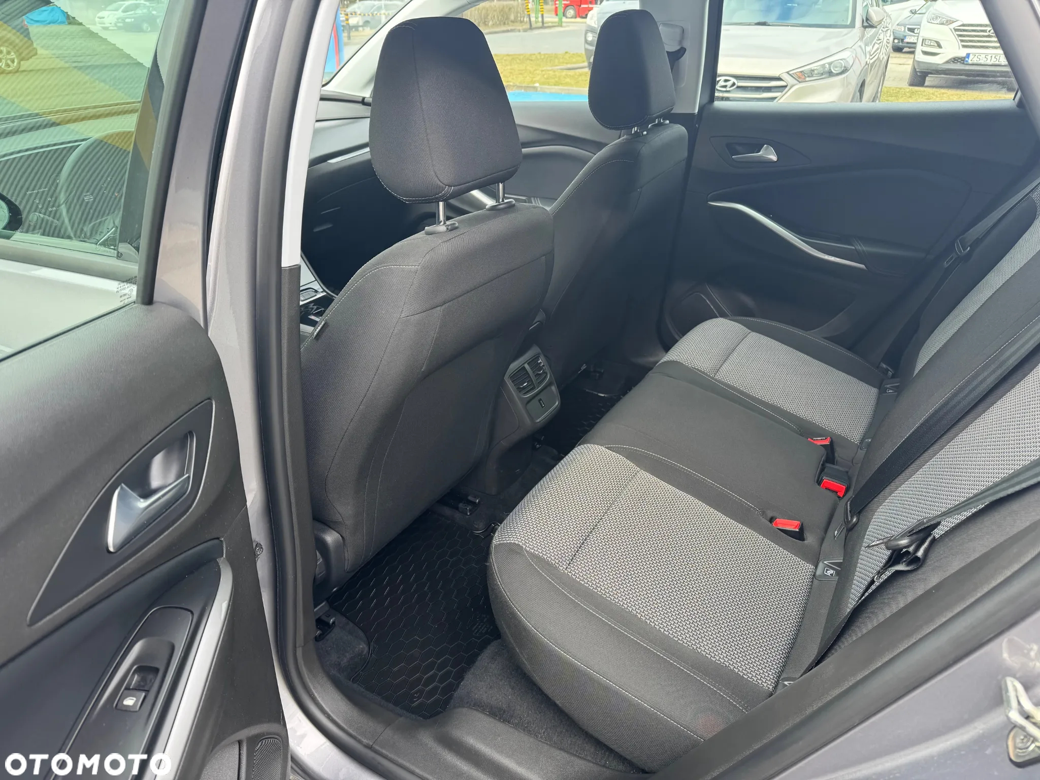 Opel Grandland 1.2 T Business Edition S&S - 10