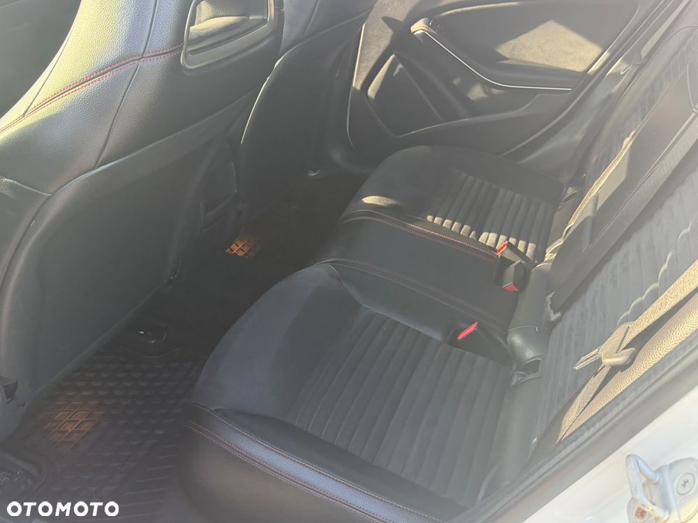 Mercedes-Benz Klasa A 180 (BlueEFFICIENCY) 7G-DCT AMG Sport - 12