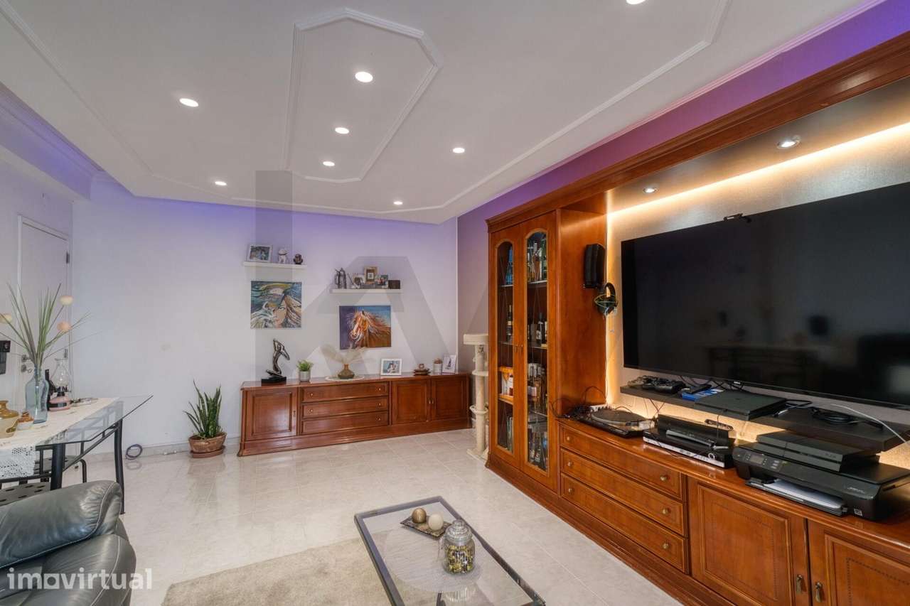 Apartamento T3 com áreas amplas, localizado no centro da Cidade de Olh - Grande imagem: 2/20