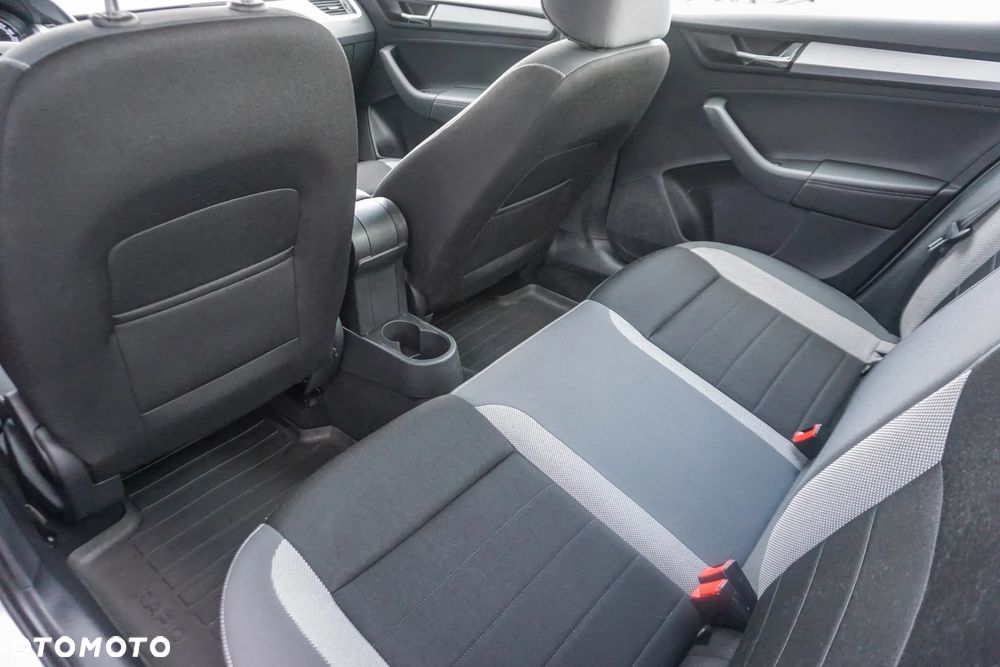 Skoda RAPID 1.0 TSI Ambition - 25