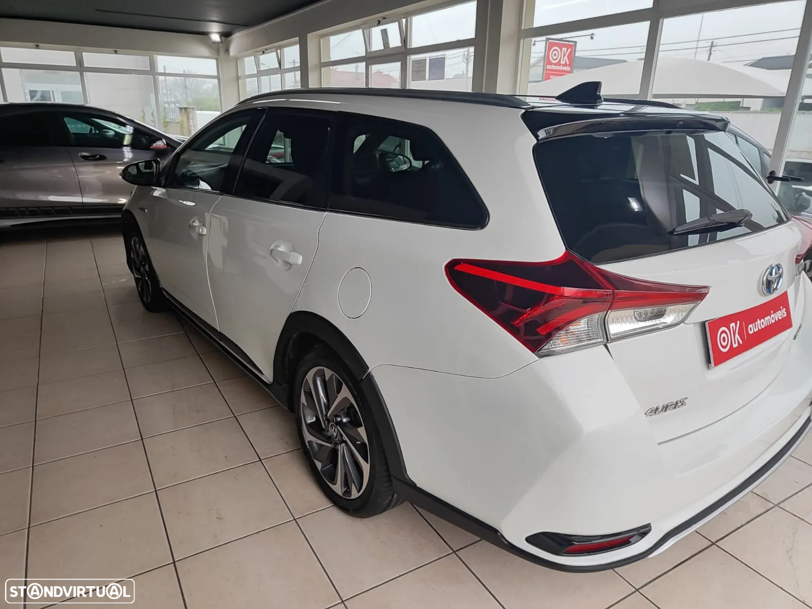 Toyota Auris Touring Sports 1.8 HSD Comfort+P.Sport - 7