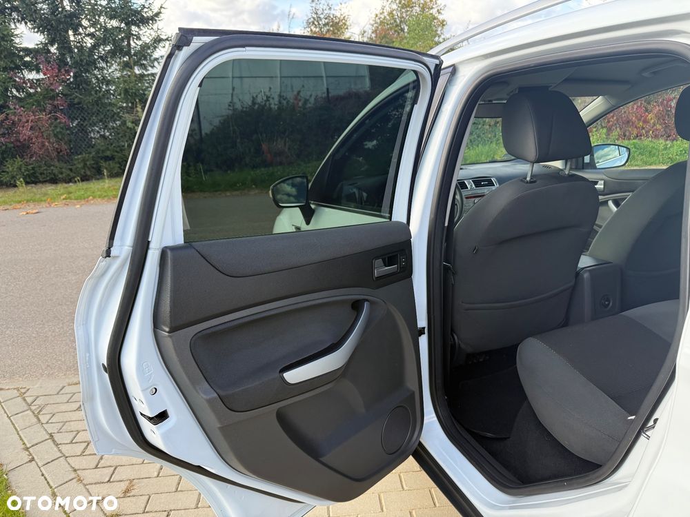 Ford Kuga - 19