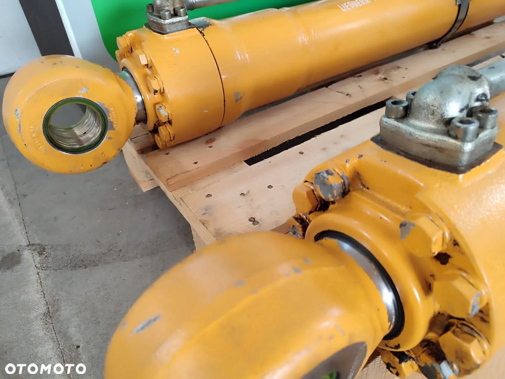 Siłownik hydrauliczny   9284408  Liebherr A 900 C - 4