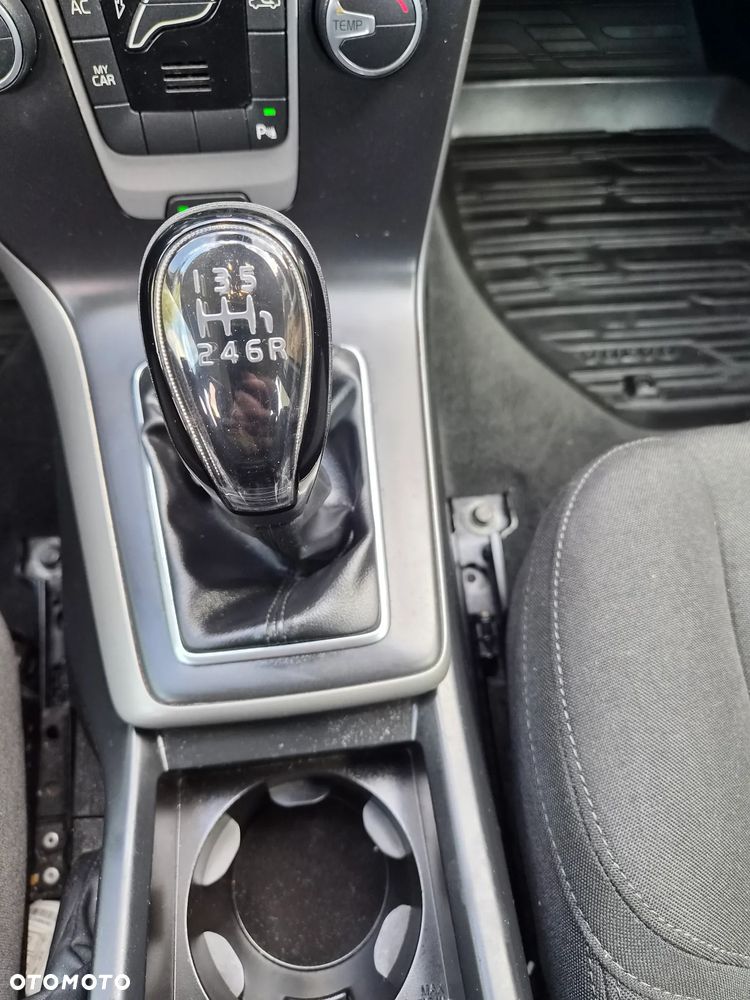 Volvo V40 D2 Drive-E Momentum - 12