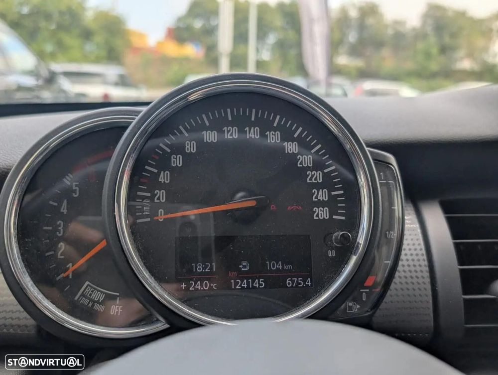 MINI 5 Portas Cooper D Aut. - 11