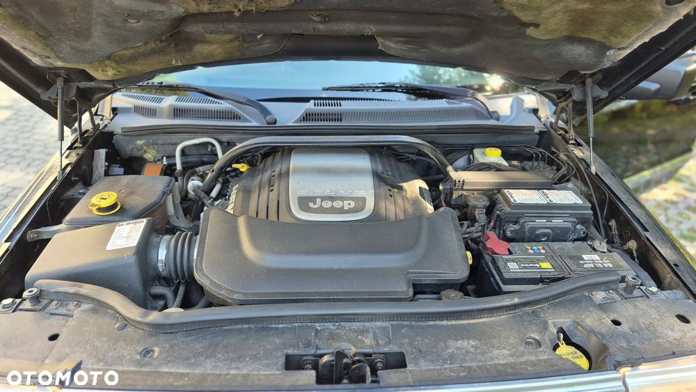 Jeep Commander 5.7 V8 Limited - 37