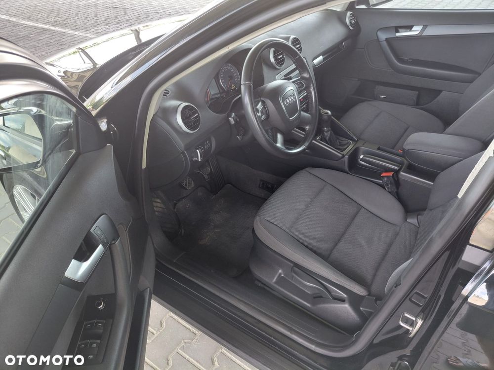Audi A3 Sportback 1.6 Ambiente - 11