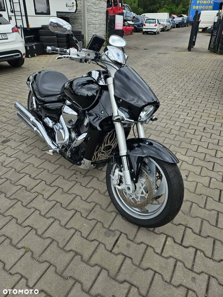 Suzuki Intruder - 1