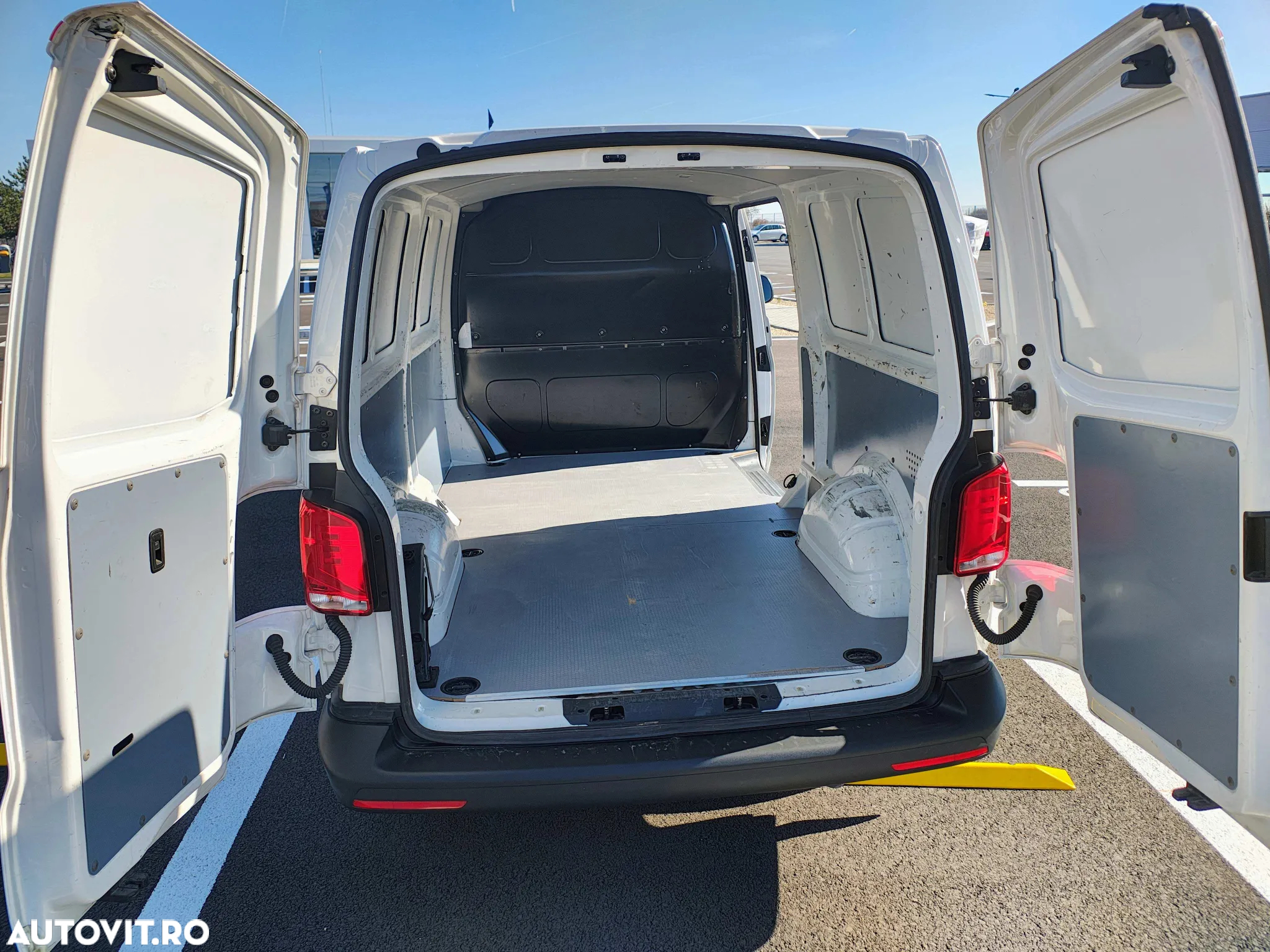 Volkswagen Transporter - 8