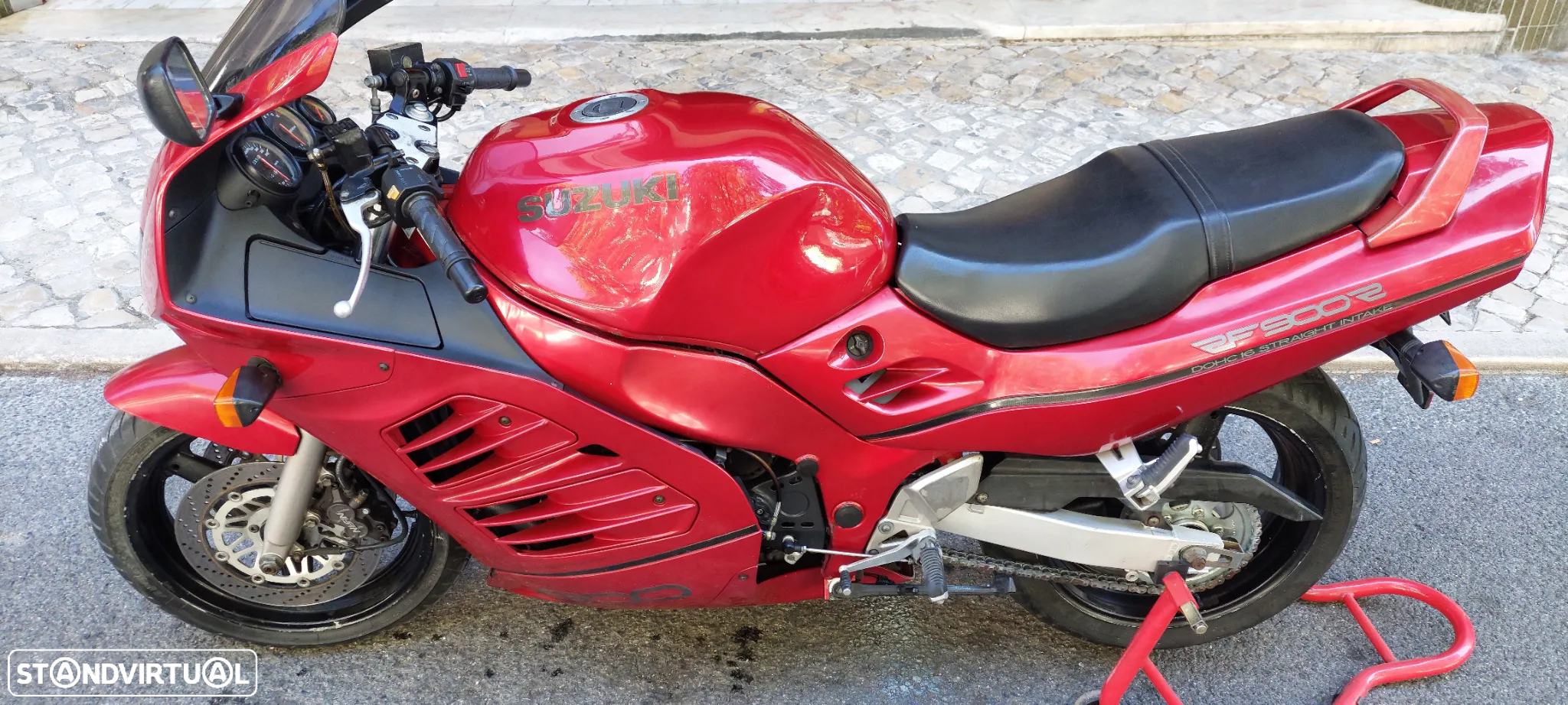 Suzuki RF RF900 - 11