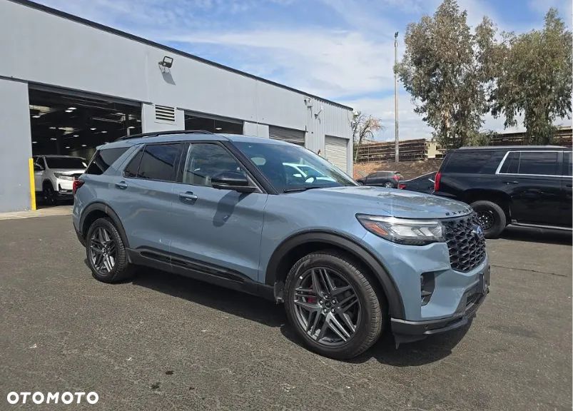 Ford Explorer - 1