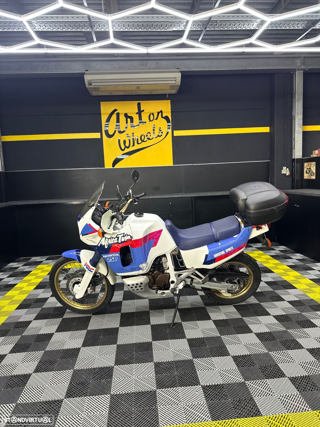 Honda Africa Twin RD04 - 1