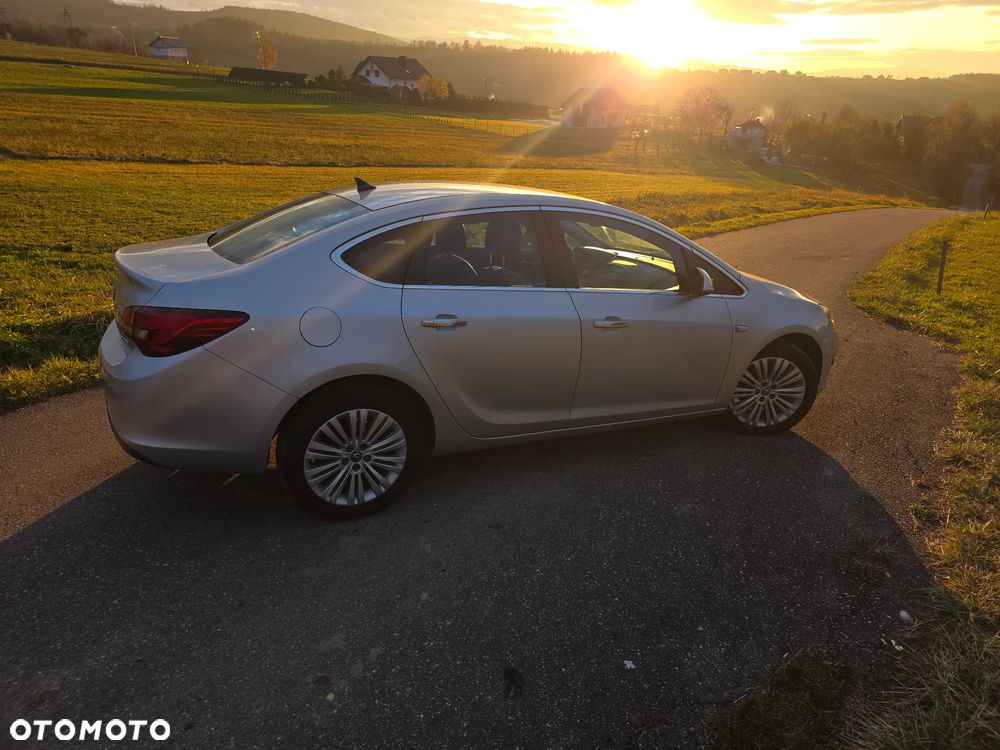 Opel Astra 1.4 T Cosmo - 11