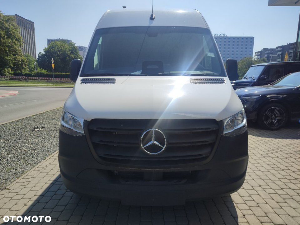 Mercedes-Benz Sprinter - 2