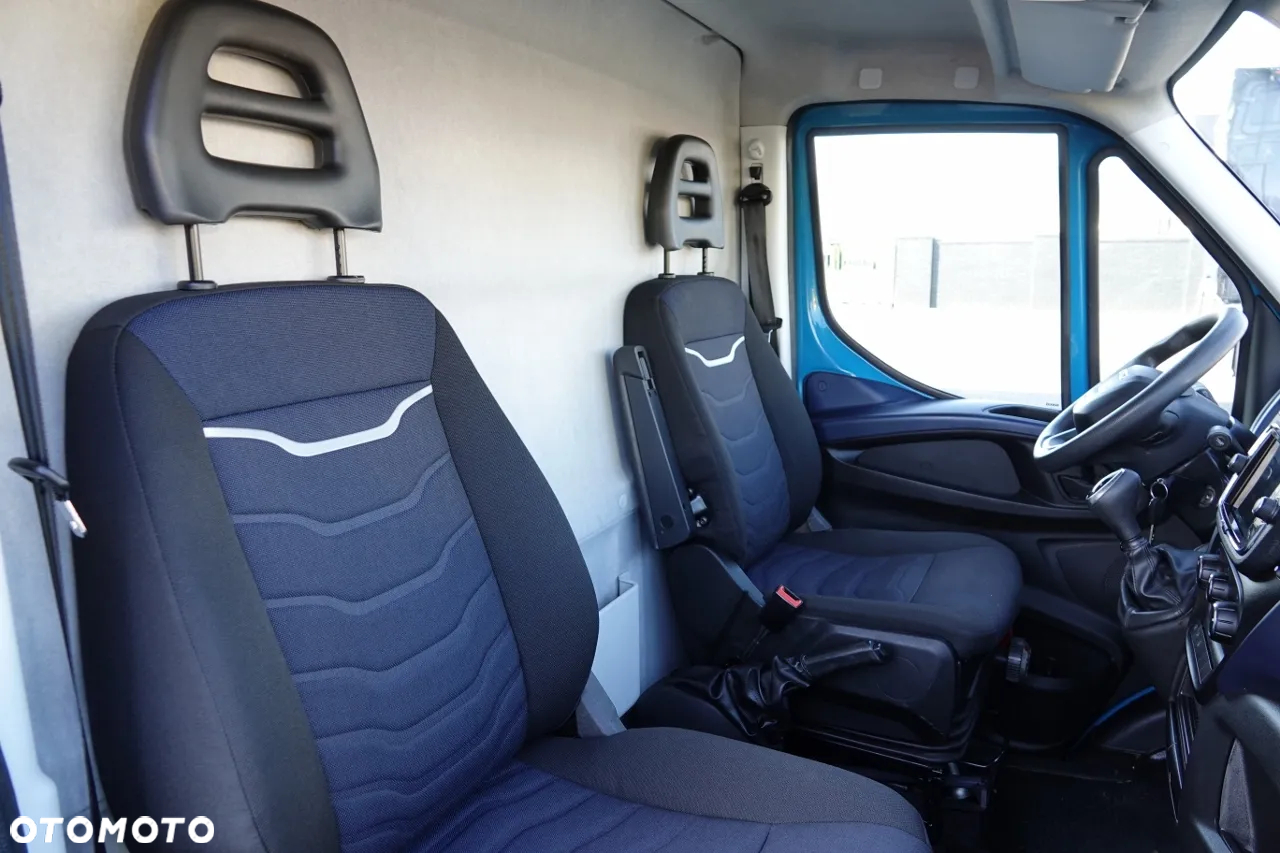 Iveco DAILY 2,3 D / BLASZAK / 2021 ROK / SPROWADZONY / PO KONTRAKCIE SERWISOWYM - 34