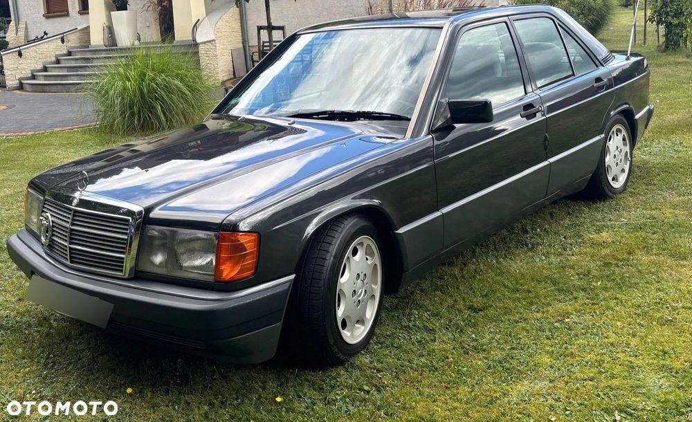 Mercedes-Benz W201 (190) - 1