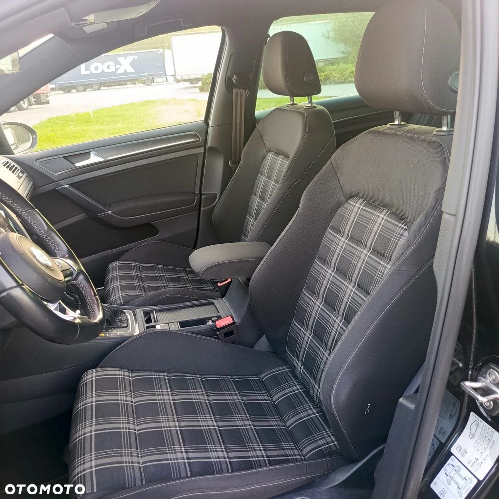 Volkswagen Golf - 12