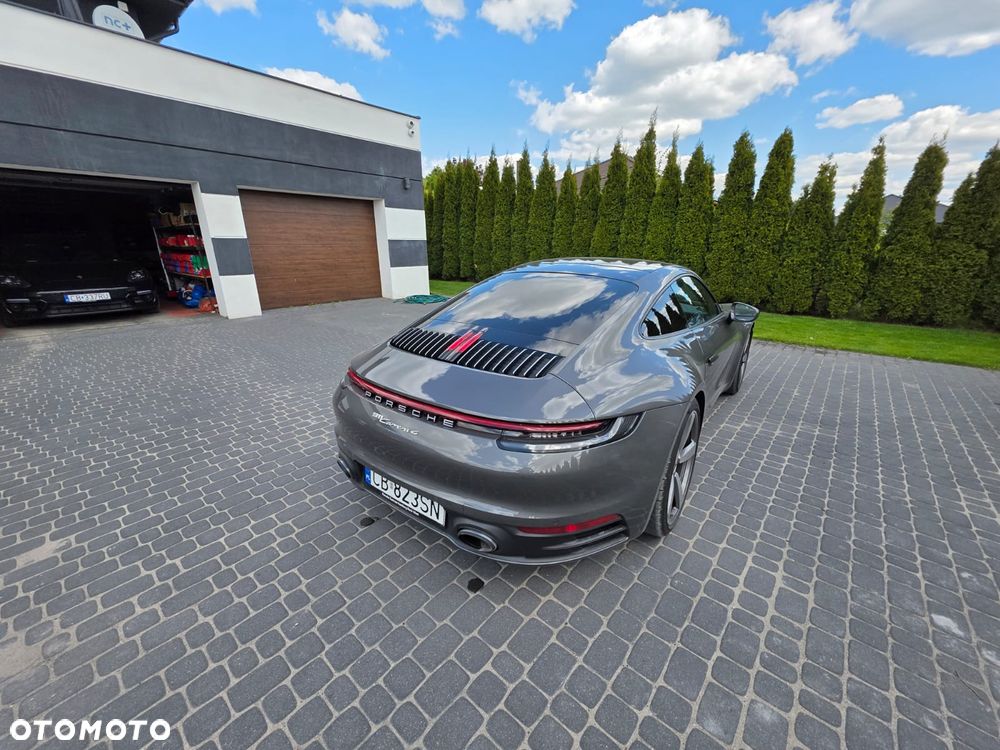 Porsche 911 Carrera 4 PDK - 16