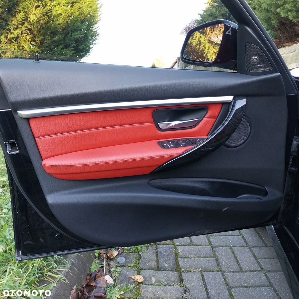 BMW Seria 3 330i xDrive M Sport - 22