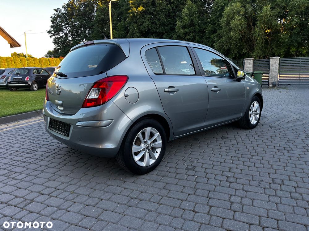 Opel Corsa 1.2 16V Cosmo - 3