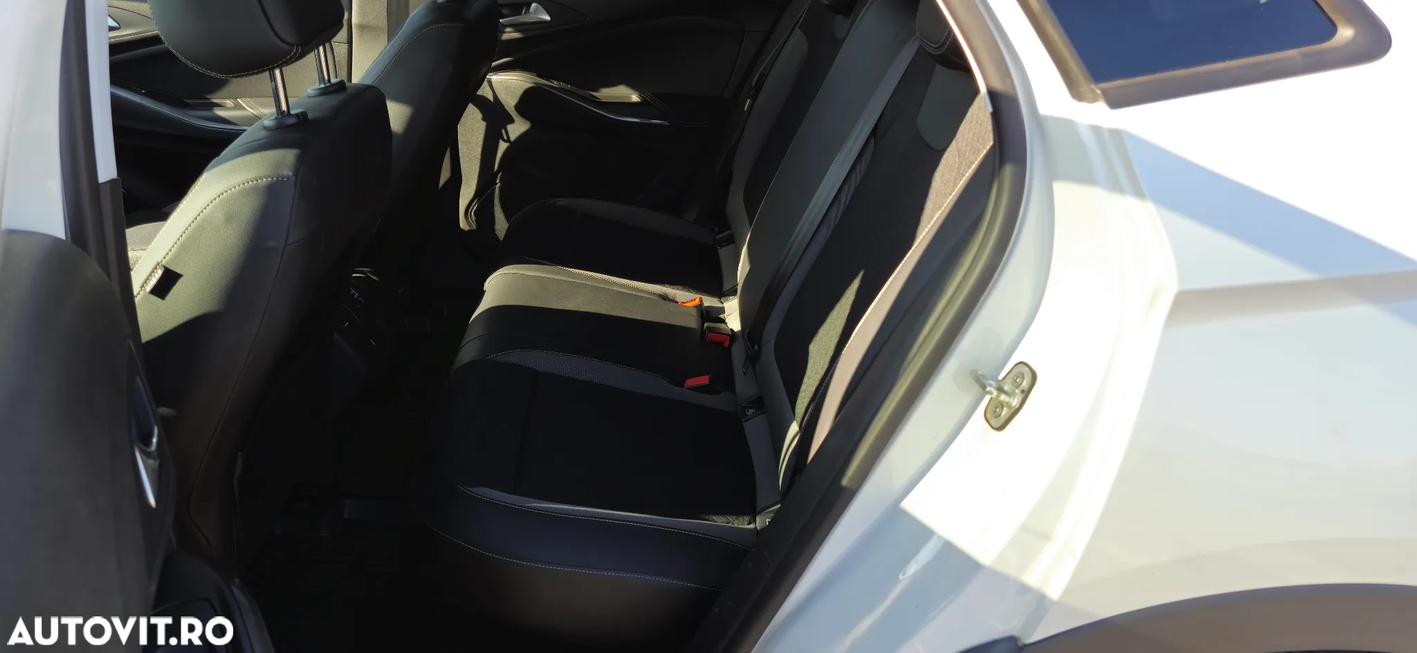 Opel Grandland X 1.2 Start/Stop Automatik Business Edition - 20