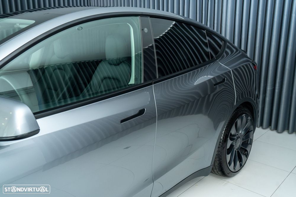 Tesla Model Y Performance Tração Integral - 22