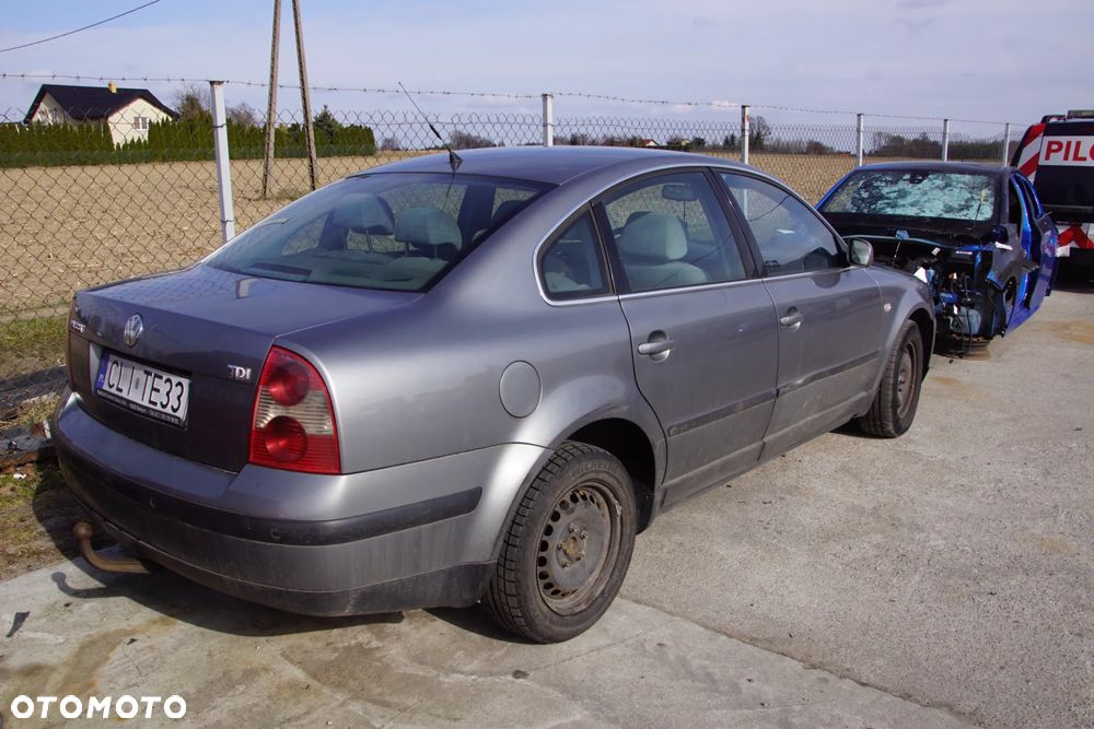 Auto na części - Volkswagen Passat B5 Lift 1.9 TDI 131 KM AVF FRK LD7W 2003R Silnik Skrzynia Drzwi Maska Błotnik Klapa Zderzak Lusterko Lampa Klamka Szyba Deska Kokpit Sterownik Moduł Czujnik Licznik Panel Kierownica - 4