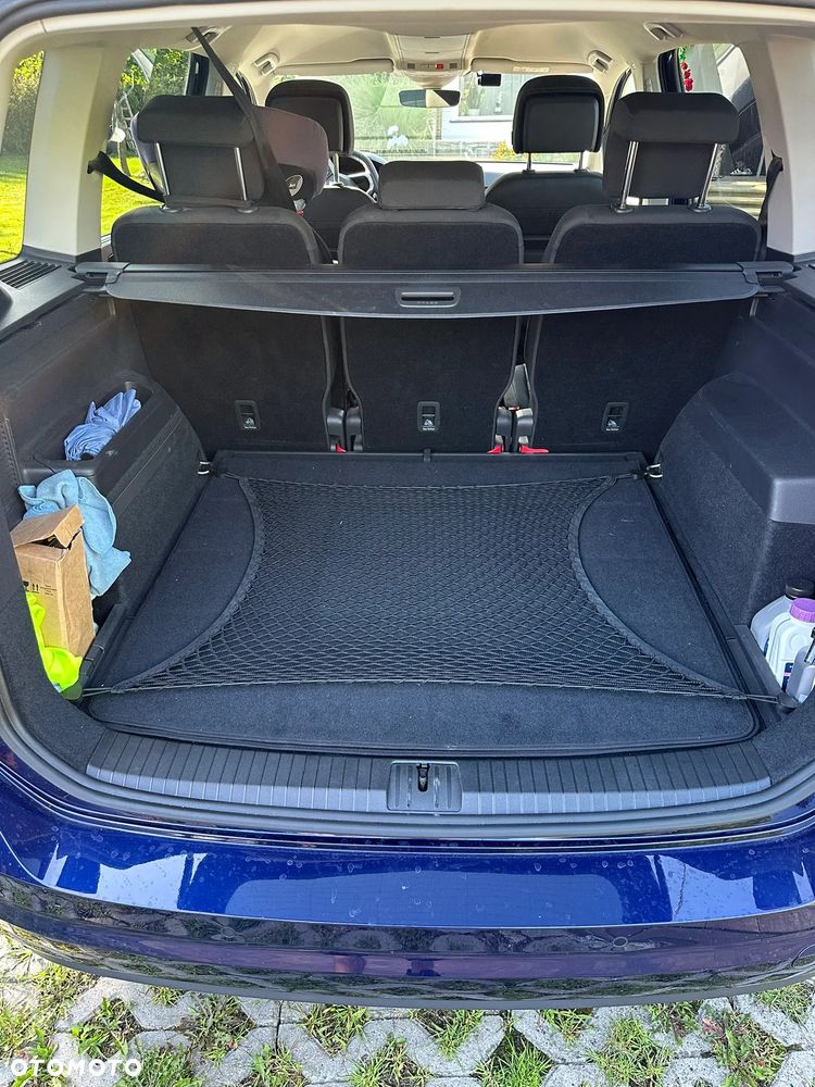 Volkswagen Touran - 10