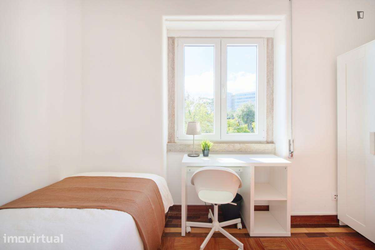 Quarto - localizado em São Sebastião Lisbon - Grande imagem: 3/37