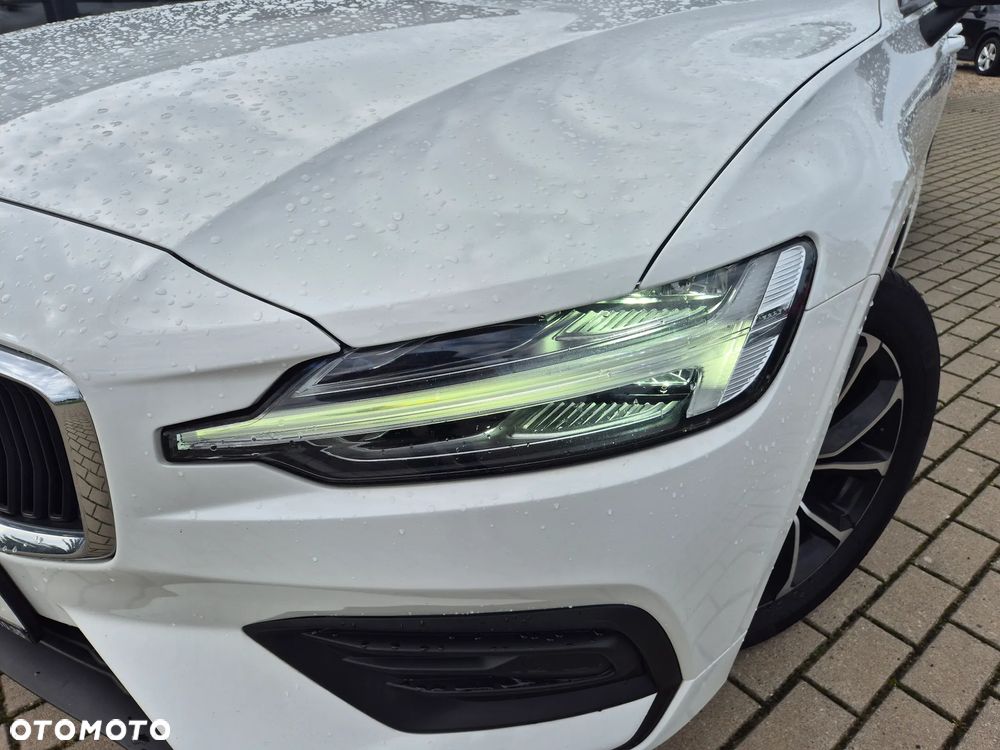 Volvo V60 B3 B DKG Momentum - 4