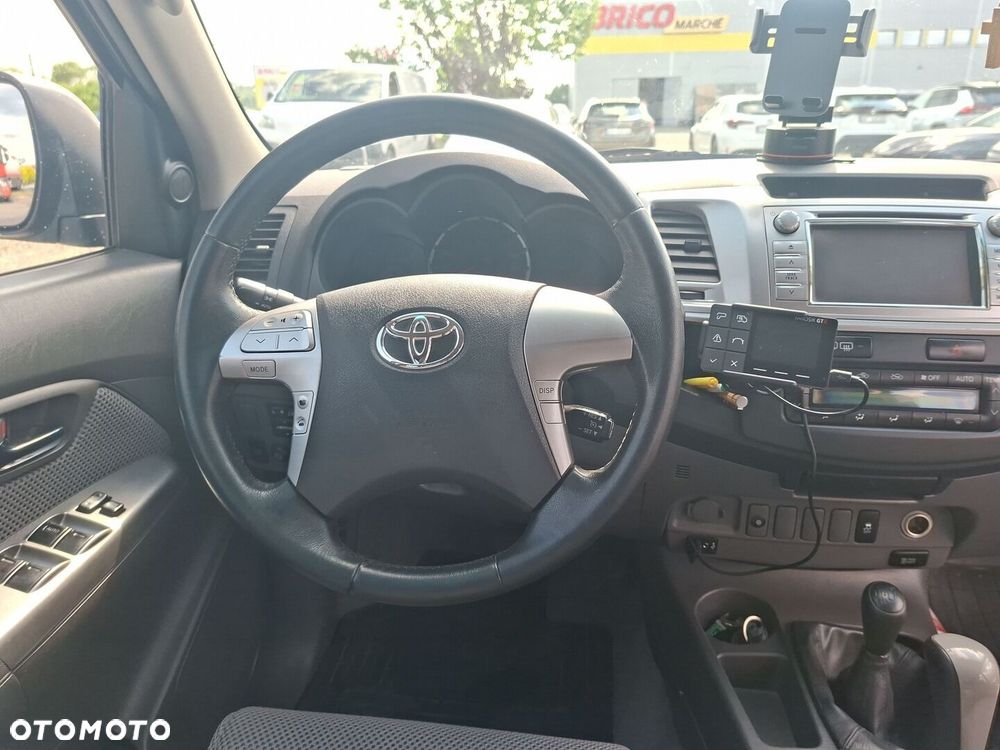 Toyota Hilux 3.0 D-4D SR5 - 12