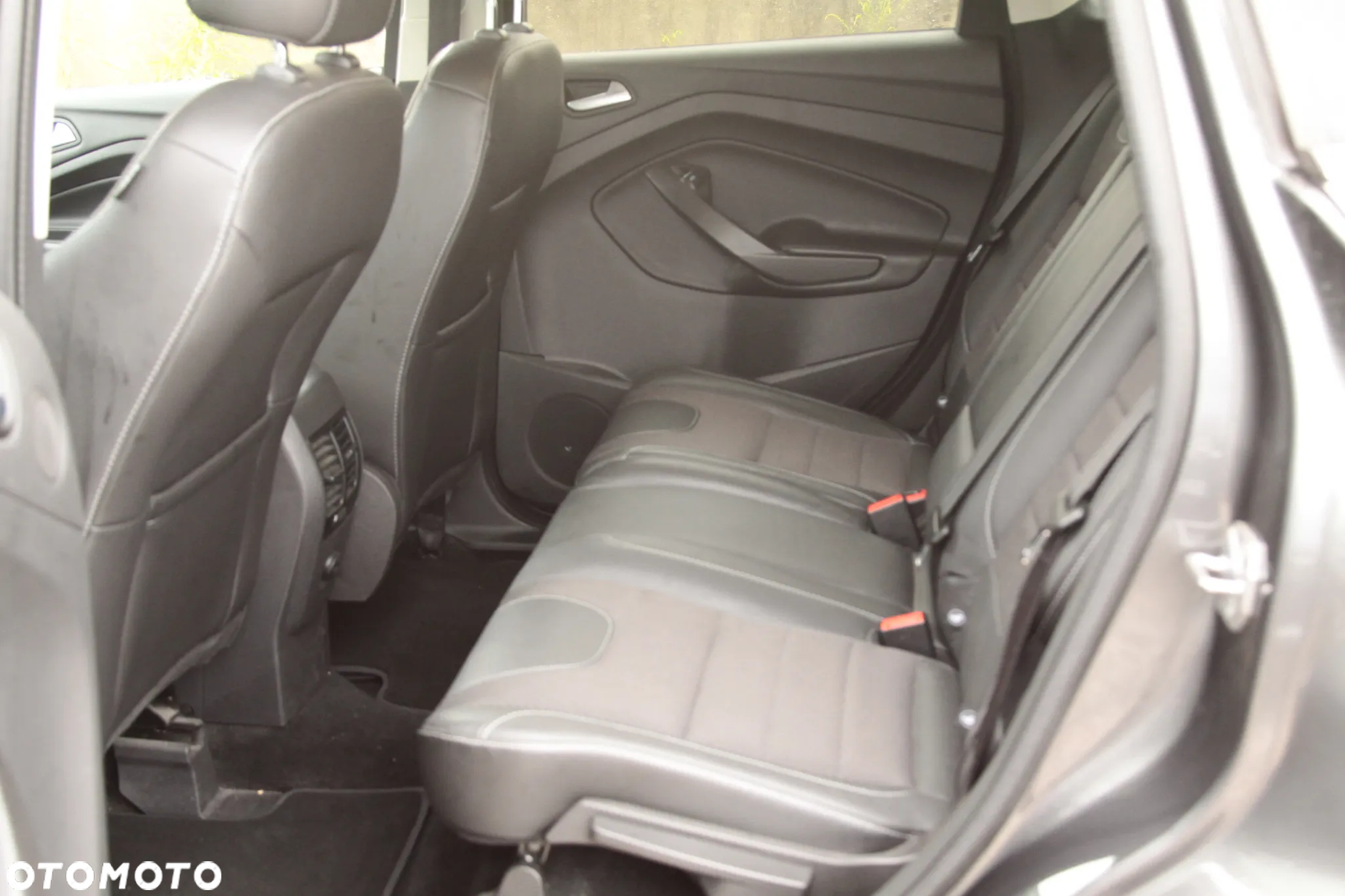 Ford Kuga 2.0 TDCi 2x4 Titanium - 16