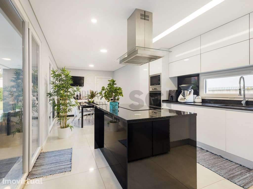 Moradia Independente T4 Verdizela 900 m2 de Terreno com Piscina - Grande imagem: 3/26