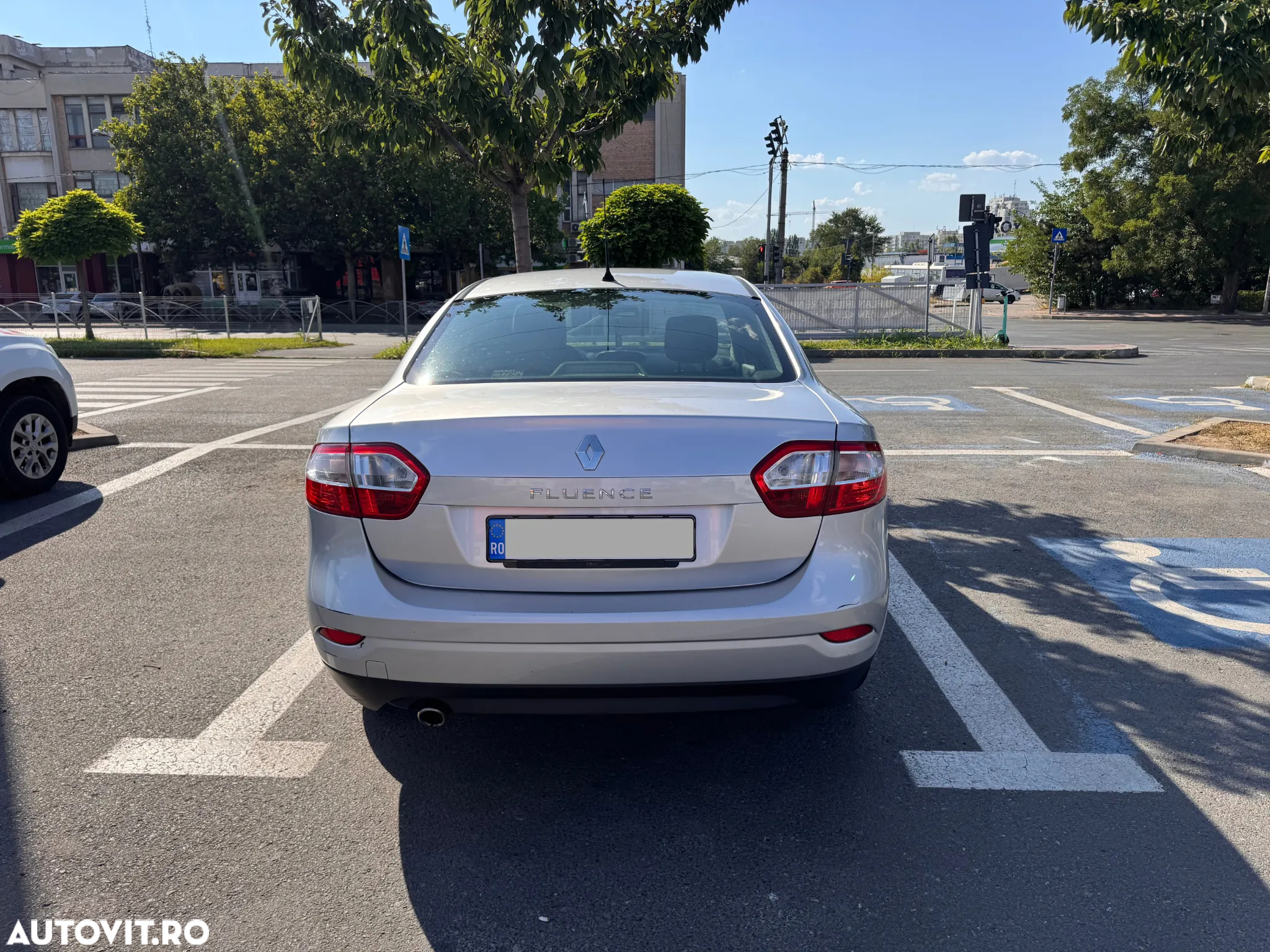 Renault Fluence 1.6 16V Authentique - 3