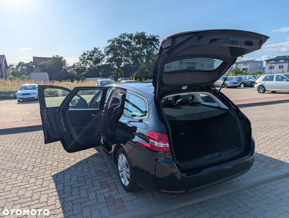 Peugeot 308 1.5 BlueHDi Active Pack Business S&S EAT8 - 5