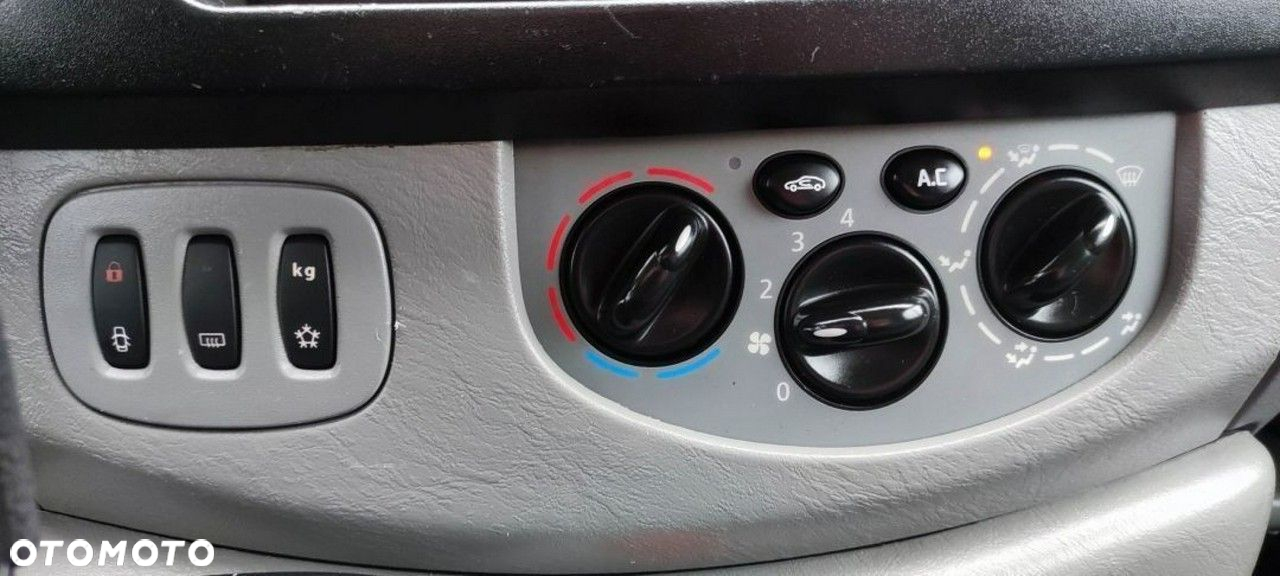 Renault Trafic - 23