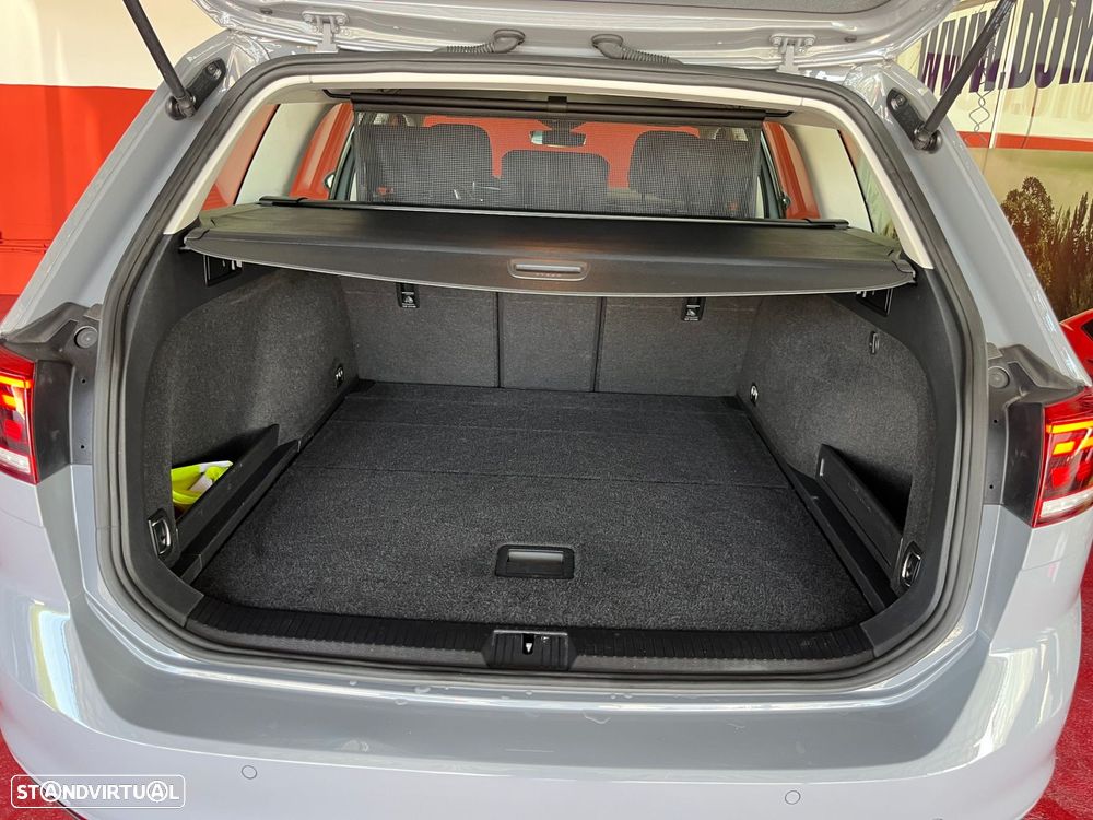 VW Passat Variant 2.0 TDI Elegance DSG - 26