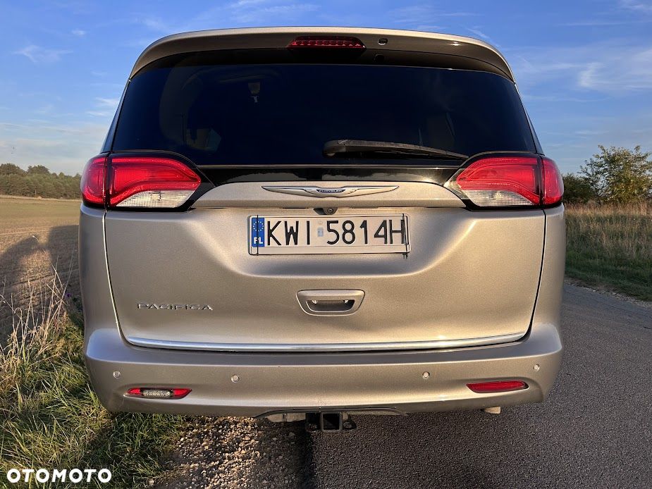 Chrysler Pacifica - 5