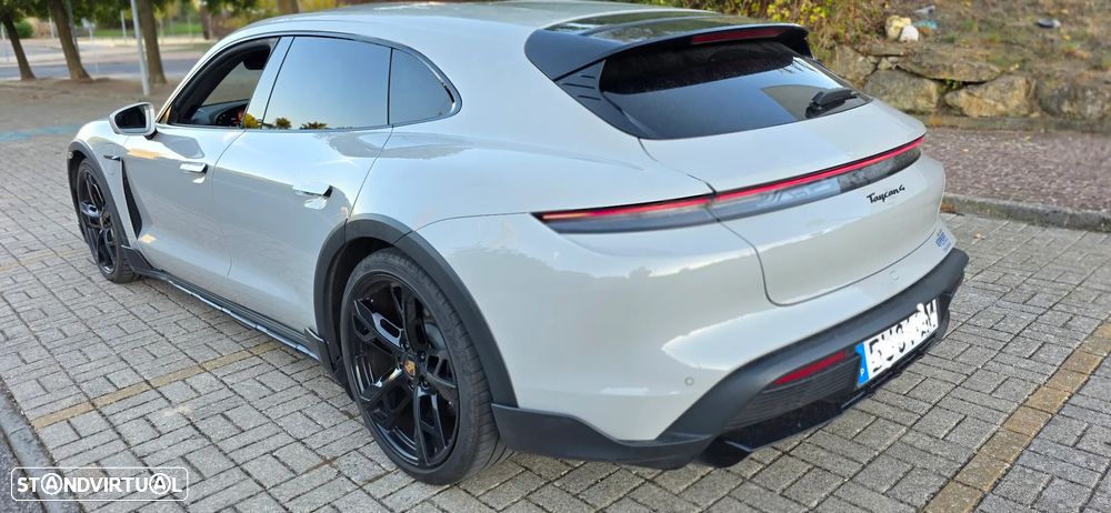 Porsche Taycan Cross Turismo 4 - 11