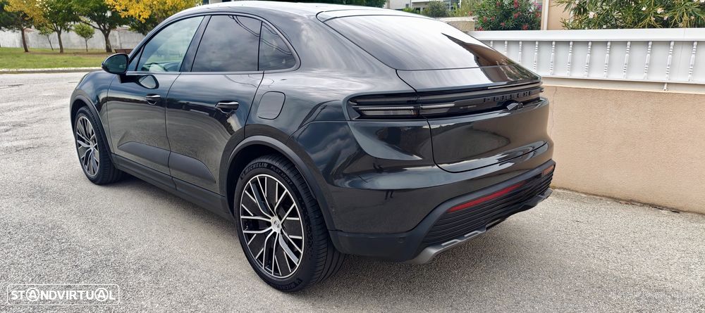Porsche Macan Electric 4 - 17