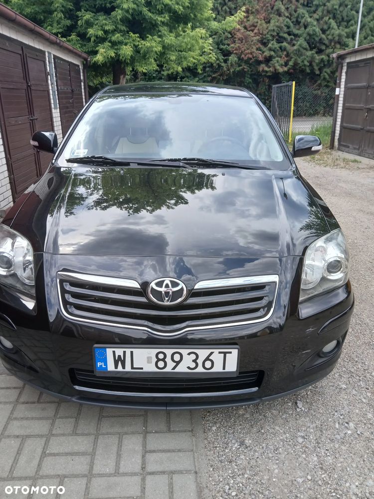 Toyota Avensis 1.8 VVT-i Sol - 1