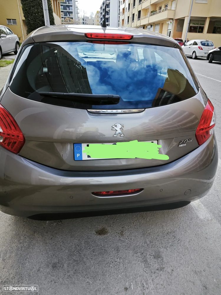 Peugeot 208 - 10