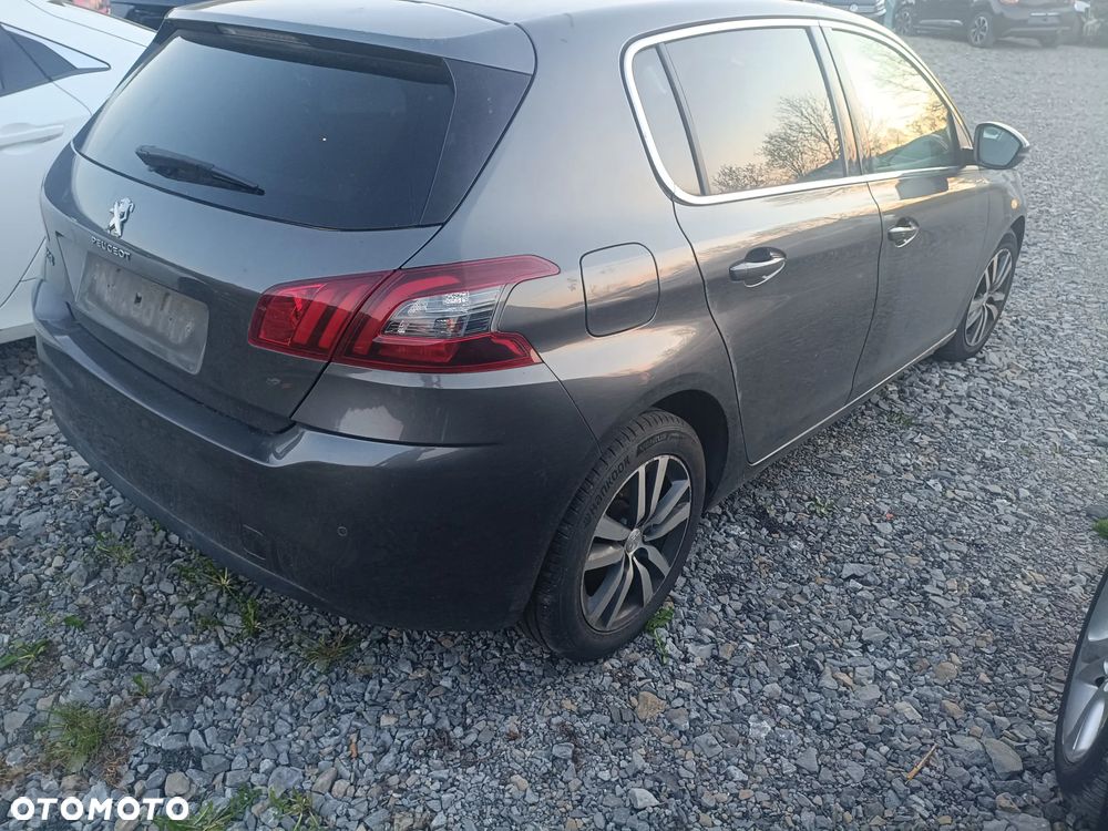 Peugeot 208 - 6