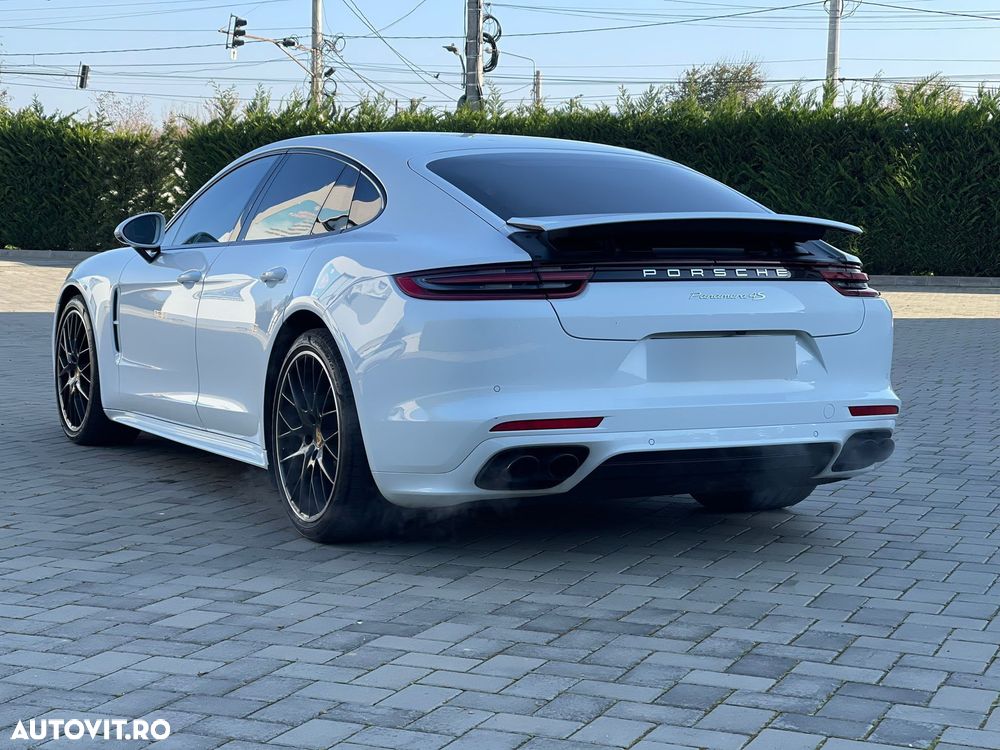 Porsche Panamera 4S - 4