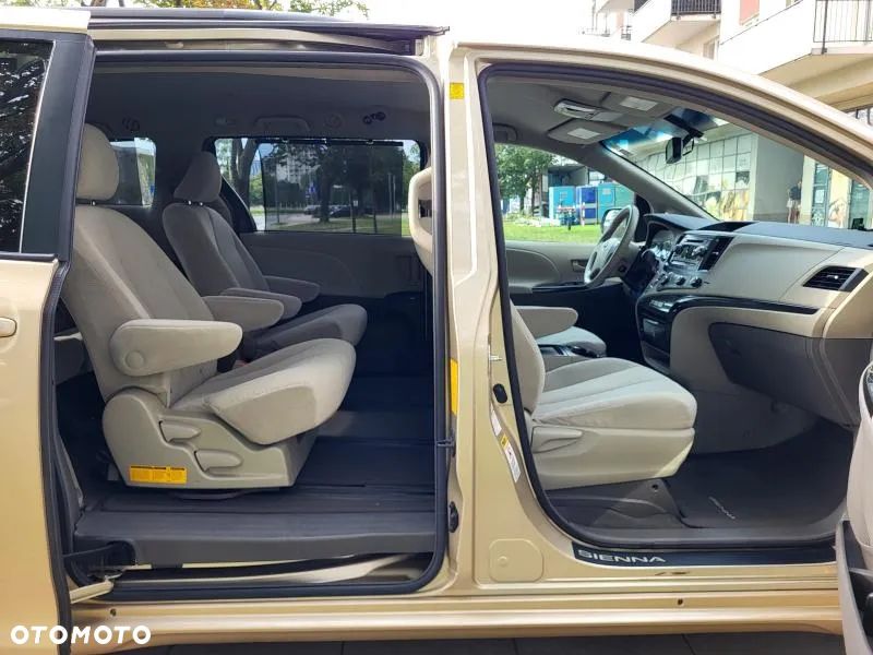 Toyota Sienna 3.5 V6 SE - 31