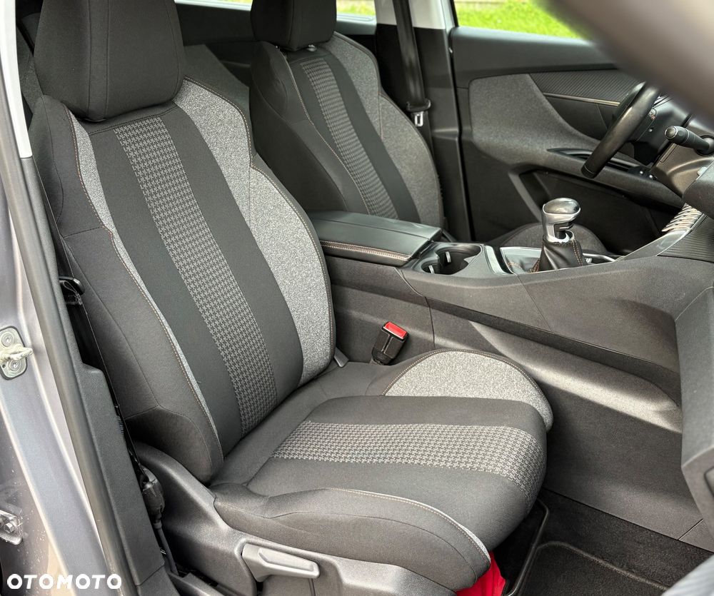 Peugeot 5008 HDI 115 Active - 32