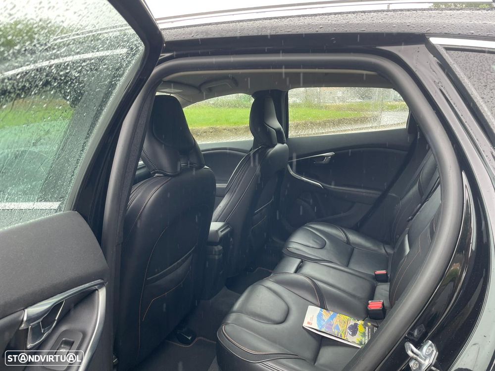 Volvo V40 Cross Country - 12