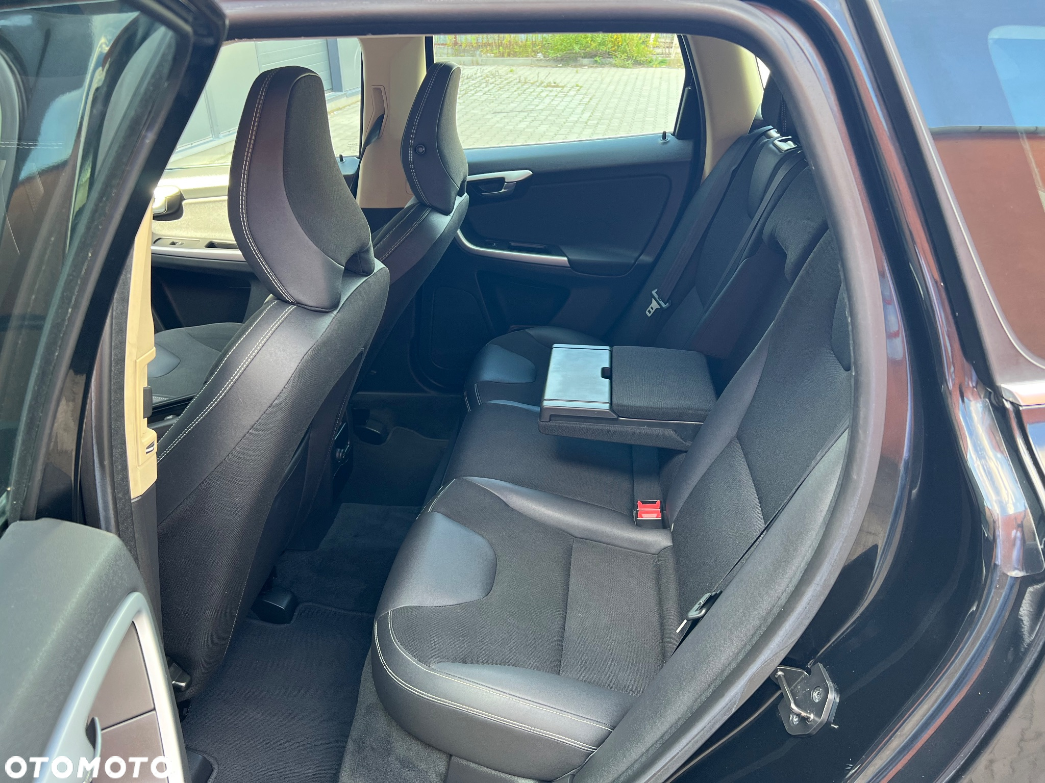Volvo XC 60 2.4D AWD Momentum - 11